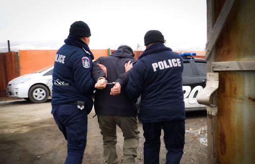 Согтуурсан үедээ найз бүсгүйгээ хутгалж, хэргийн газраас зугтжээ